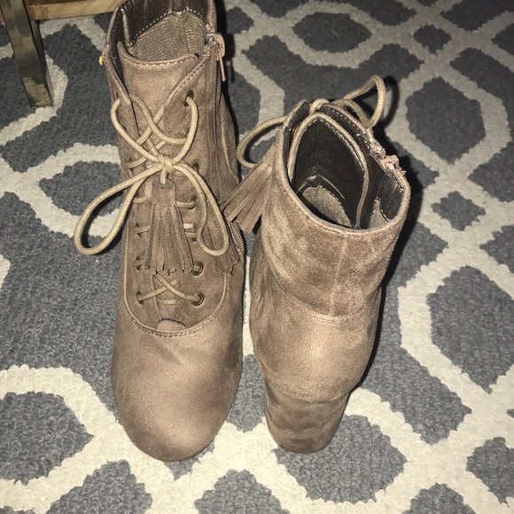 BROWN LACE UP FAUX SUEDE BOOTIES WITH SIDE ZIPPER - Picture 2 of 6